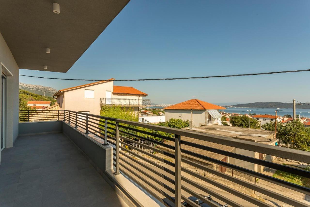 Family Friendly Apartments With A Swimming Pool Kastel Kambelovac, Kastela - 18117 Bagian luar foto